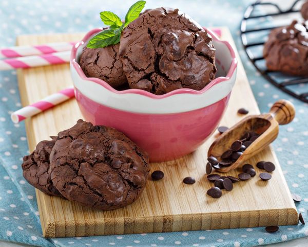 Chocolate Goji Berry Cookies